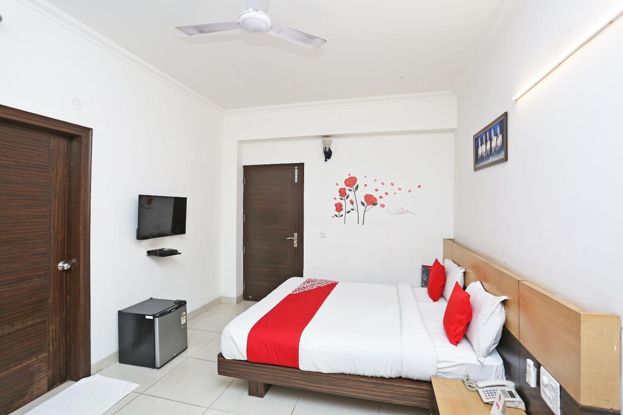 Cyber Inn Gurgaon Exterior photo