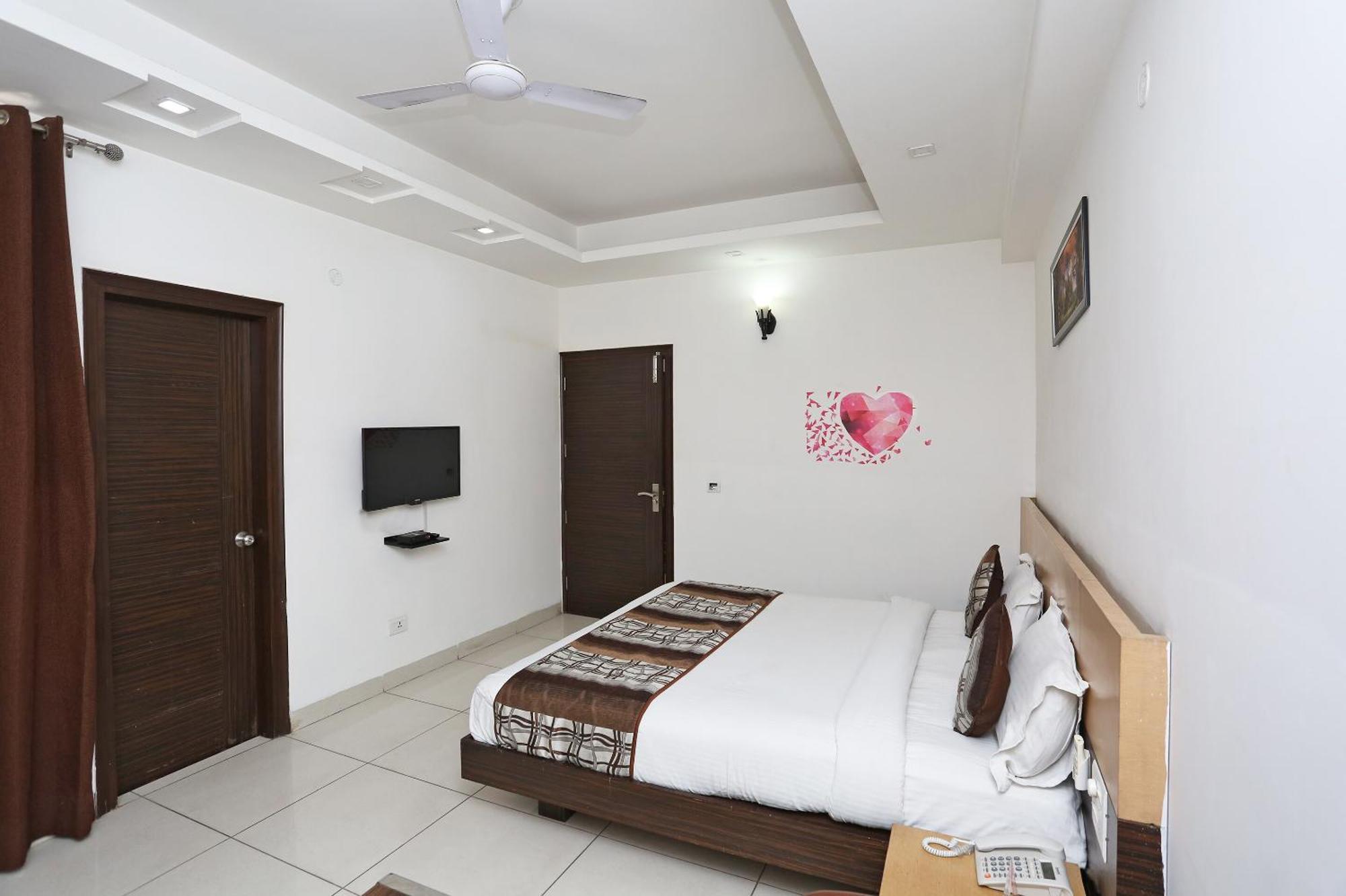 Cyber Inn Gurgaon Exterior photo